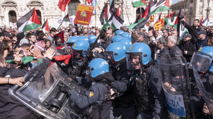 Neredi na proslavi godišnjice oslobođenja Italije u Milanu, propalestinski demonstranti se sukobili s policijom