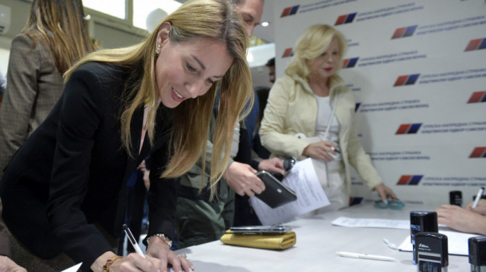 SNS počela prikupljanje potpisa za lokalne izbore, Brnabić na Savskom Vencu, Mali na Zvezdari