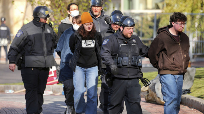 Bostonska policija uhapsila 100 studenata na protestima protiv rata u Gazi, tvrdi da su među njima plaćeni provokatori