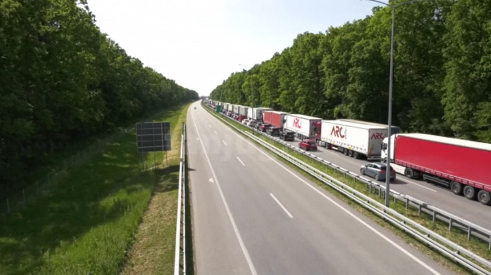 Na graničnim prelazima nema gužve, ograničenje jedino na Bogojevu: Spisak alternativnih pravaca ka Hrvatskoj za kamione