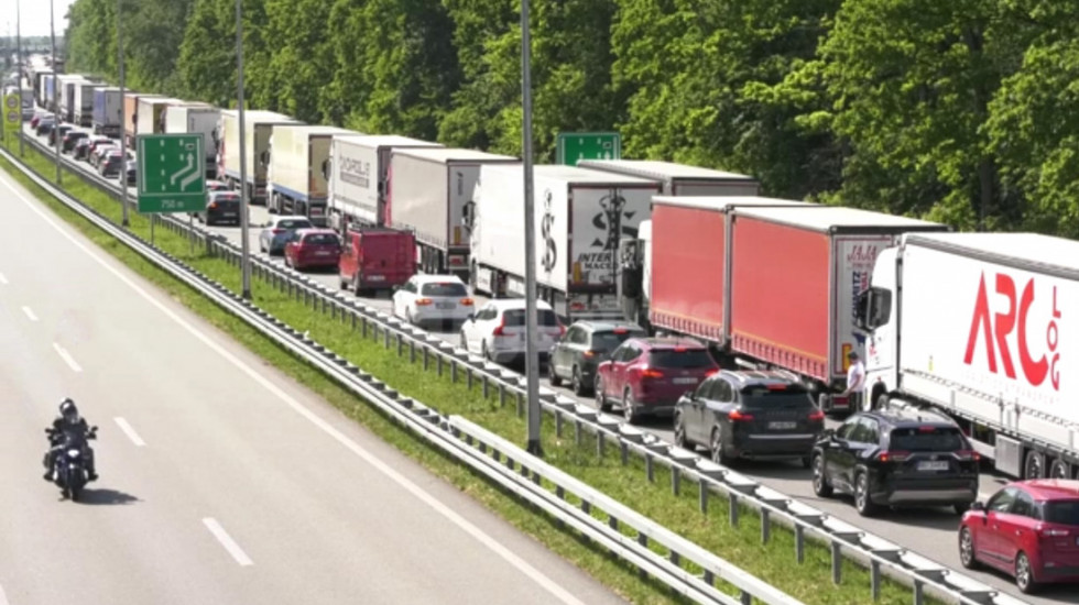 Na Batrovcima višesatna čekanja za teretna vozila na izlazu iz Srbije