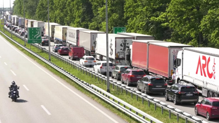 Gužve na granicama za teretna vozila: Kamioni čekaju i do 480 minuta, najgore na prelazu Batrovci