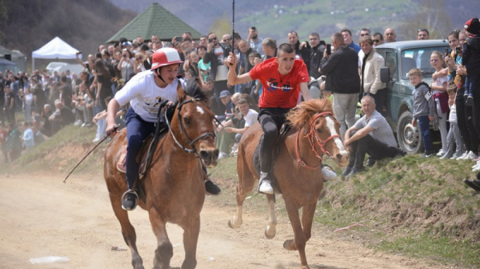 Na Boretinom brdu iznad Brodareva 1. maja se održava 54. "Komaranska košija"