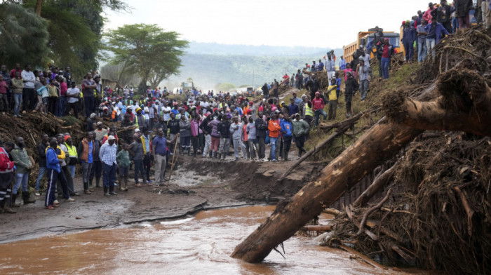 U poplavama u Keniji nastradalo 48 osoba, spasioci tragaju za telima žrtava