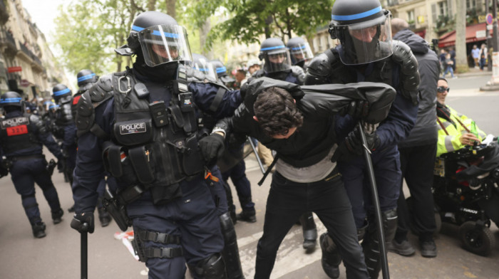 Uhapšeno 45 demonstranata na prvomajskim protestima širom Francuske: Sindikati upozoravaju na štrajk tokom OI