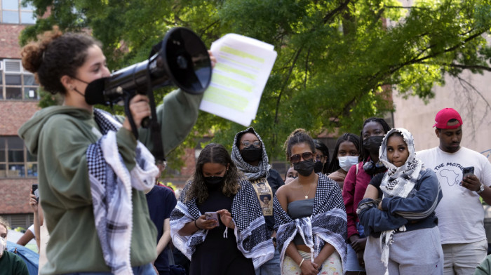 Propalestinski demonstranti na kratko prekinuli dodelu diploma u Mičigenu