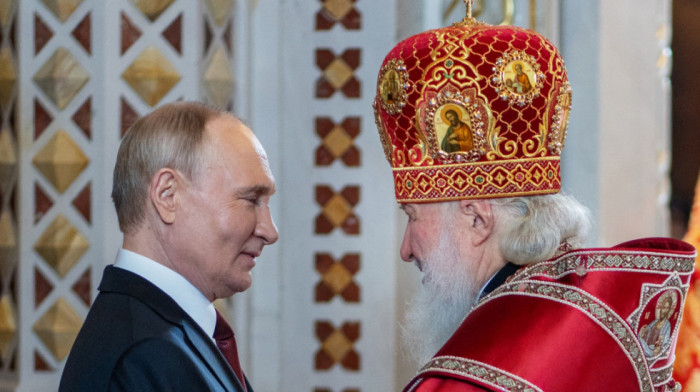 Uskršnja liturgija u Sabornom hramu u Moskvi, patrijarh Kiril i Putin razmenili poklone