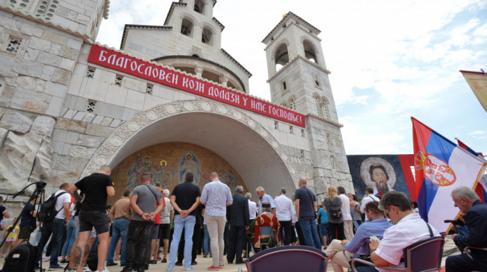 Milatović i Spajić na liturgiji u Sabornom hramu Hristovog vaskrsenja, Mandić u manastiru Morači