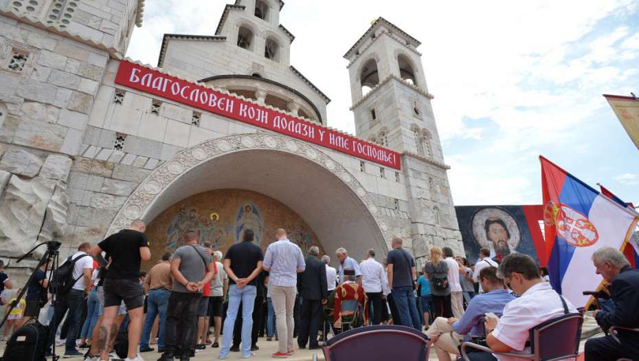 Milatović i Spajić na liturgiji u Sabornom hramu Hristovog vaskrsenja, Mandić u manastiru Morači