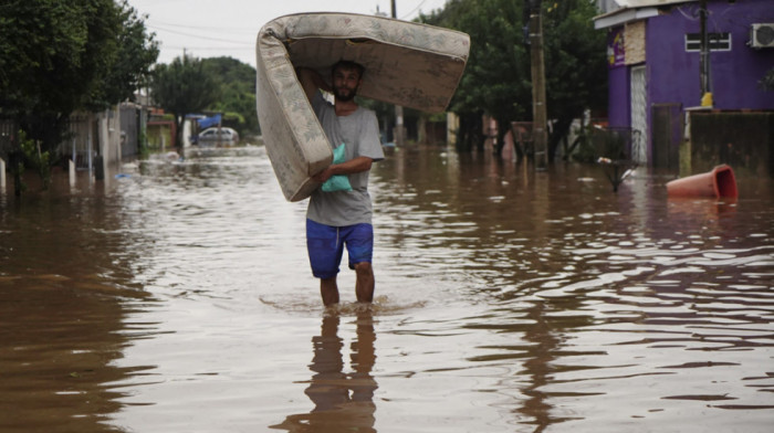 Broj poginulih u poplavama u Brazilu povećao se na 66: Nestala 101 osoba, evakuisano više od 80.000 ljudi