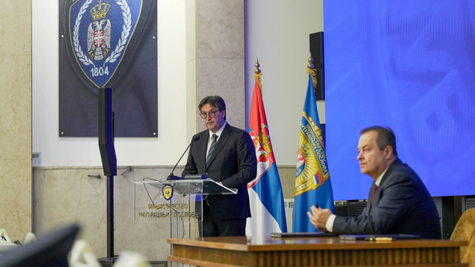 Gašić uputio podršku ministru Ivici Dačiću: Čekamo te sa osmehom i dobrim vestima