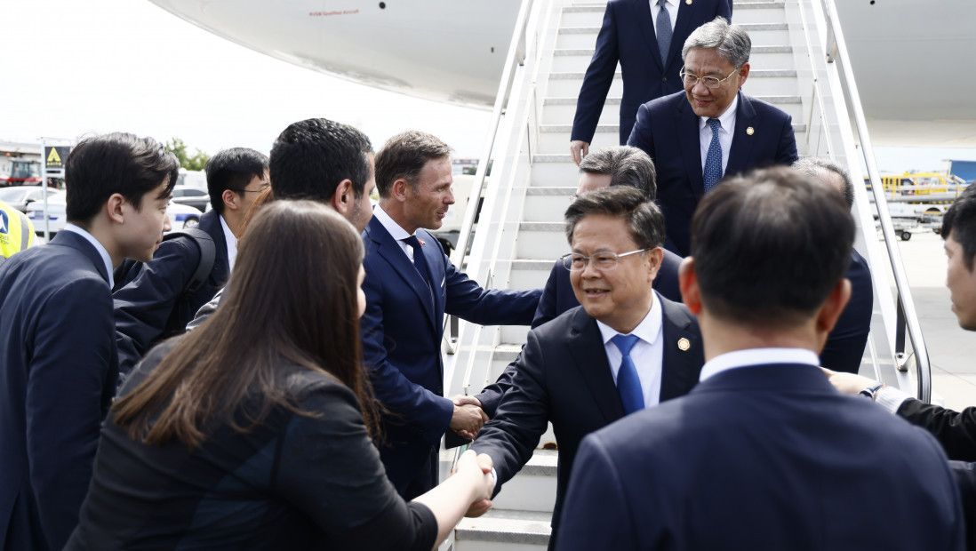 Kineski ministri prvi stigli u Beograd, dočekao ih potpredsednik vlade Siniša Mali