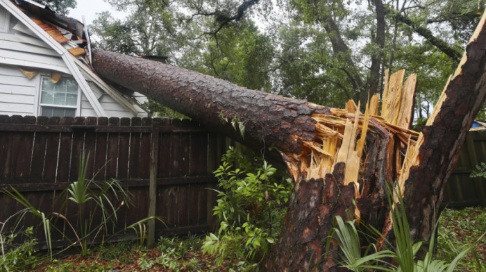 Nevreme opustošilo Floridu: Najmanje jedna osoba poginula u oluji, proglašena vanredna situacija