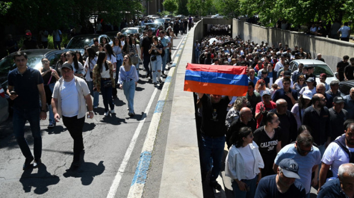 "Kuva" u Jermeniji, Policija privela 50 osoba koje su protestovale protiv premijera Pašijana