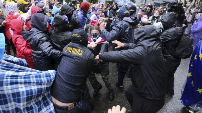 Protesti u Gruziji povodom spornog zakona:  Među 20 uhapšenih u Tbilisiju i dva Amerikanca i jedan Rus