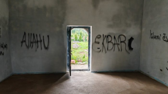 Oskrnavljena crkva Svete Trojice kod Peći: Osvanuli grafiti: "Alahu Ekbar" i "Ne želimo crkve, želimo džamije"