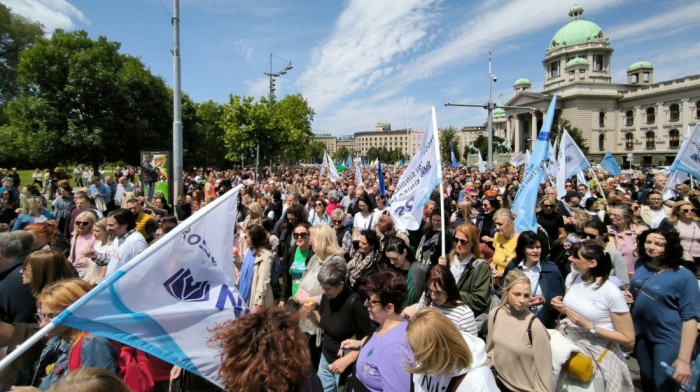 "Dokle više, zaustavite nasilje u školama": Održan protest prosvetnih radnika u Beogradu