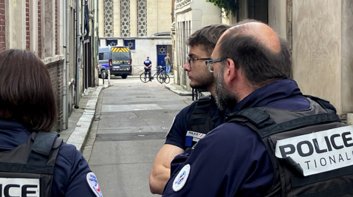 Porodična tragedija u Francuskoj: Muškarac sa "psihijatrijskom istorijom" ubio suprugu i dvoje dece