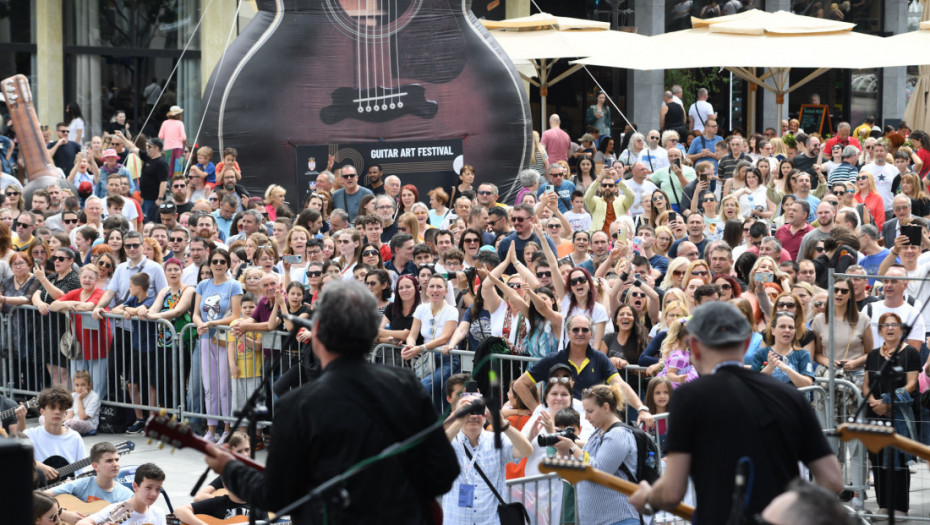 Postavljen rekord u centru Beograda: 1.000 gitarista sviralo istovremeno