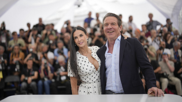 Glumac Denis Kvejd se pojavio na Trampovom skupu u Teksasu