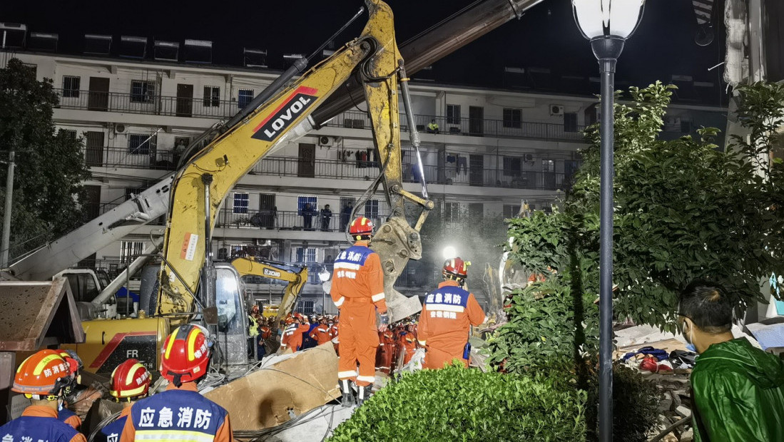 Srušio se deo zgrade u Kini: Najmanje četiri osobe poginule, među njima i devojčica (VIDEO)