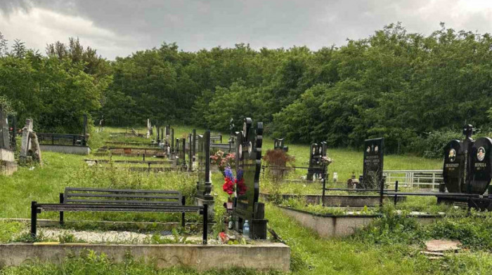 Oskrnavljeno pravoslavno groblje na KiM, sumnja se na satanistički ritual
