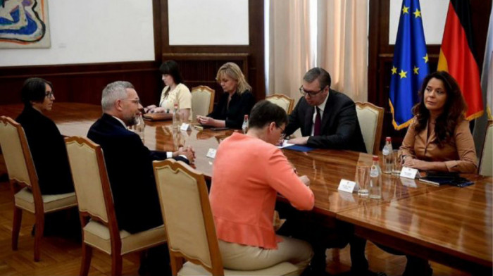Vučić: Veoma otvoren i težak razgovor sa Mihaelom Rotom
