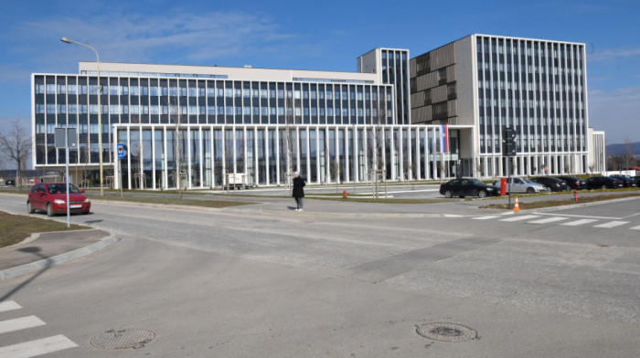 Zbog dojave o bombi evakuisana Palata pravde u Kragujevcu: Kontradiverzione ekipe MUP-a pregledaju zgradu