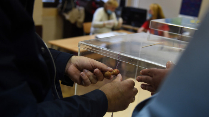 Lokalni izbori u Srbiji: Glasa se u 89 gradova i opština, birališta otvorena do 20 sati