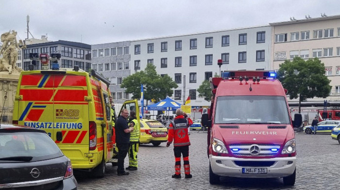 Napad nožem na desničarskom skupu u Nemačkoj: Muškarac ranio nekoliko ljudi u Manhajmu, policija pucala na napadača