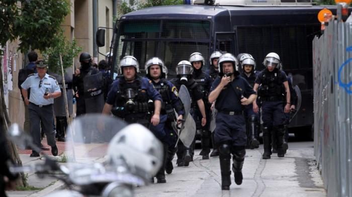 U predgrađu Atine izbili sukobi između policije i grupe ljudi, više od 70 uhapšenih