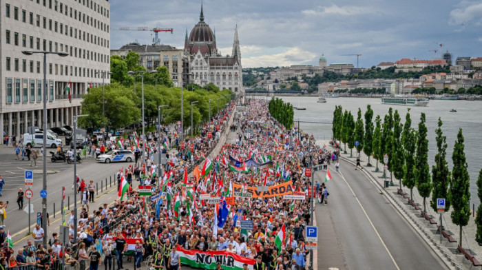 Desetine hiljada ljudi na "Maršu mira" u Budimpešti, Orban poručio: Moramo da sprečimo Evropu da uđe u rat sa Rusijom