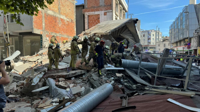 Srušila se zgrada u Istanbulu: Iz ruševina izvučeno sedam osoba
