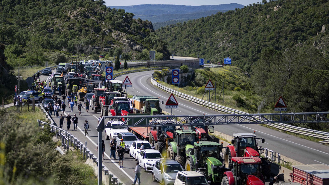 Novi protest poljoprivrednika u Evropi: Traktorima blokirana granica između Španije i Francuske