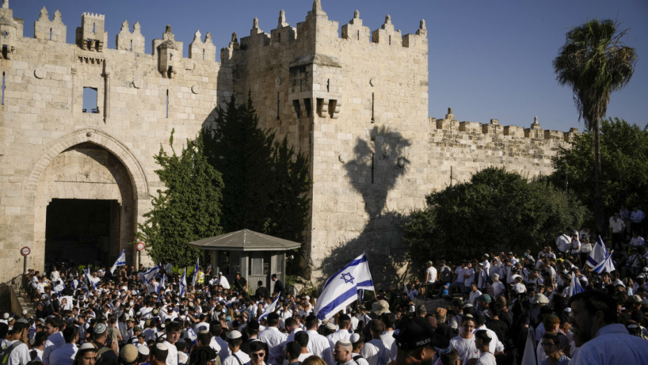 Počeo izraelski "Marš zastave" kroz palestinsko naselje u Starom gradu Jerusalima, prisutni uzvikuju "smrt Arapima"