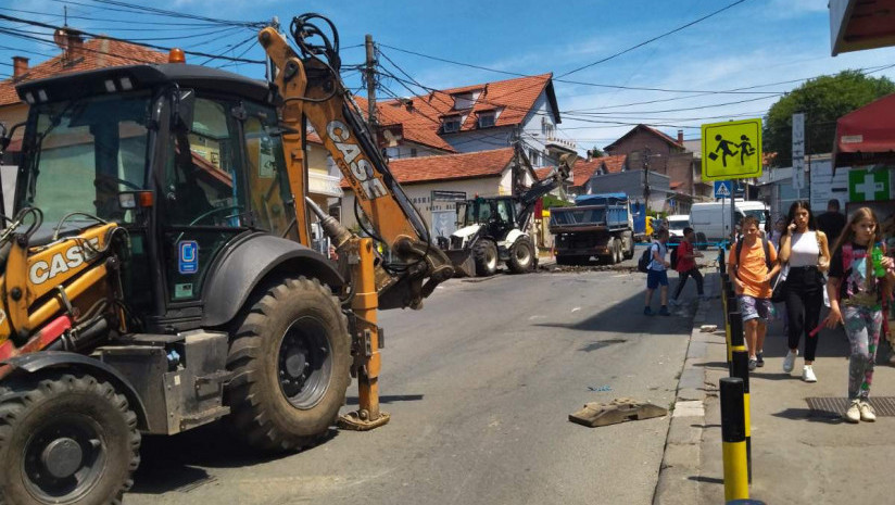 Kaluđerica bez vode: Pukla vodovodna cev u Ulici kralja Petra, kroz naselje ne saobraća ni autobus na liniji 309