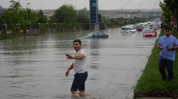 Poplave u Ankari: Vozila zaglavljena u vodi, zatvorene deonice puteva i metro-stanice