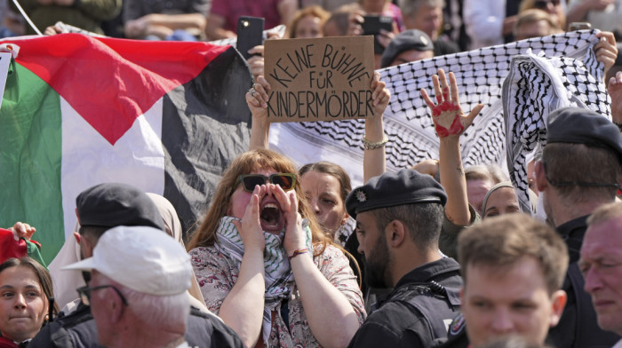 Saradnik ekstremno levičarskog medija finansiranog od strane Fonda za otvoreno društvo pozvao na "brisanje Izraela"