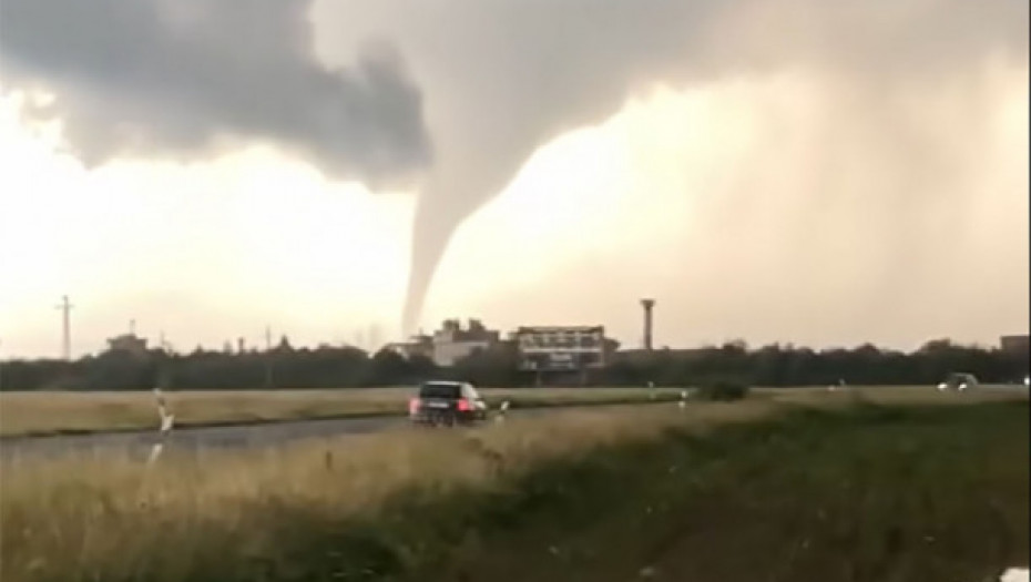 Tornado u Mađarskoj: Neverovatni snimci iz Sombathelja, superćelijska oluja stigla iz Austrije