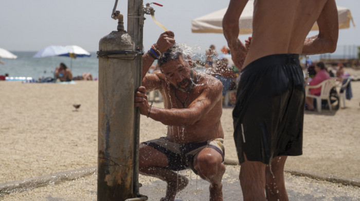 Toplotni talas bacio Grčku na kolena: Na Kritu izmereno 44,5°C, u Atini i beton ključa