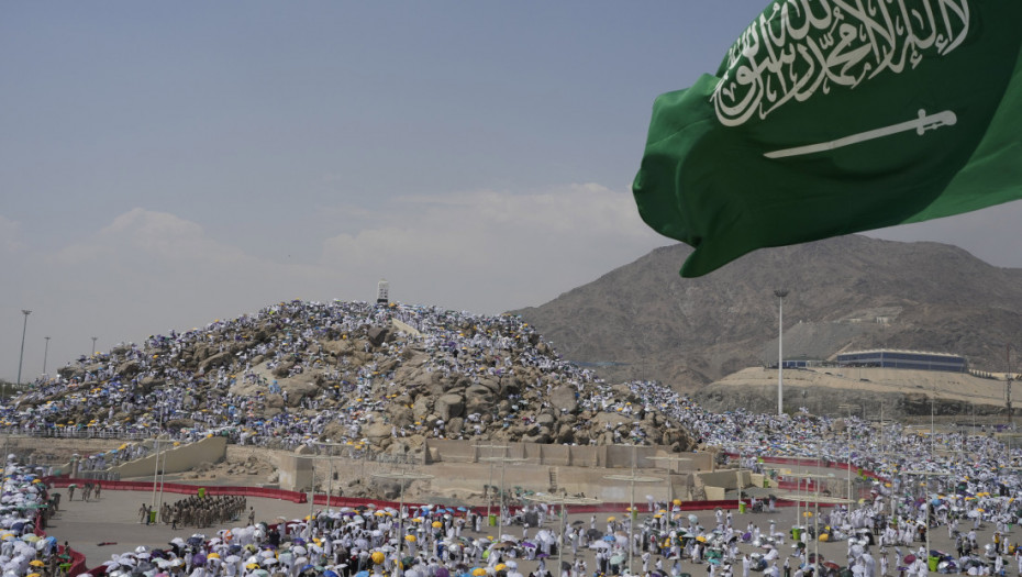 Počeo je godišnji hadž: Muslimanski hodočasnici se na brdu Arafat kod Meke mole za blagostanje i zdravlje