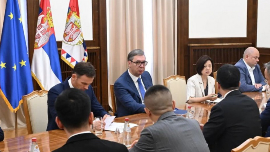 Vučić: Srbija će, uz modernu tehnologiju i međunarodno partnerstvo, postati regionalni centar automobilske industrije