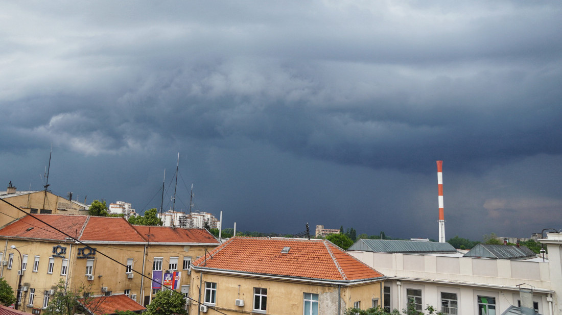 Hitno upozorenje RHMZ-a: Pljuskovi, grmljavina i grad očekuju se na širem području Beograda u naredna dva sata