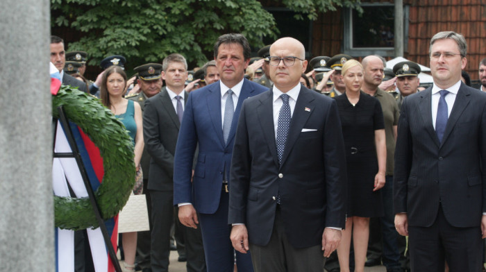 Premijer Vučević položio venac na novootkriveni spomenik Milunki Savić u Beogradu