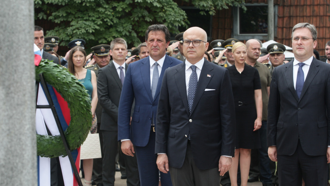 Premijer Vučević položio venac na novootkriveni spomenik Milunki Savić u Beogradu
