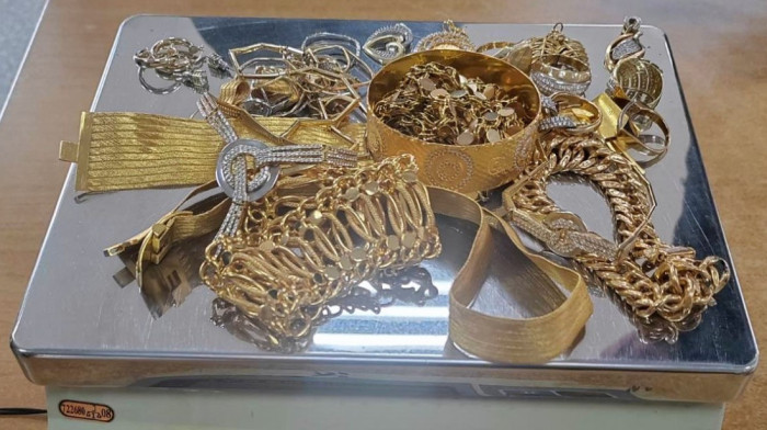 Na prelazu Gradina sprečen šverc pola kilograma zlata
