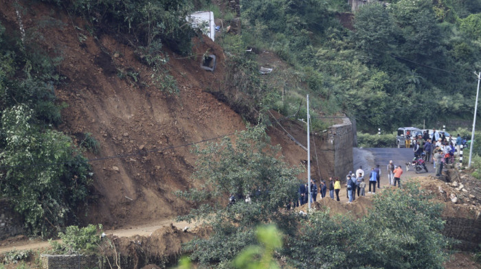 Najmanje devet osoba nastradalo u klizištima u Nepalu