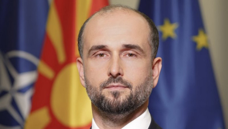 Gaf makedonskog ministra: Predstavio "Ričarda Gira" na konferenciji, pa se našalio na svoj račun (VIDEO)