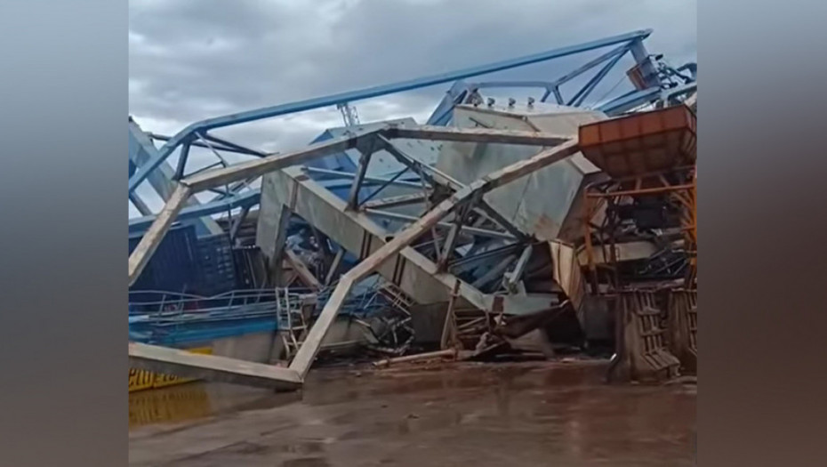 Luka Bar uništenu opremu tokom nevremena prodaje kao otpadno gvožđe, početna cena po toni gvožđa 150 evra