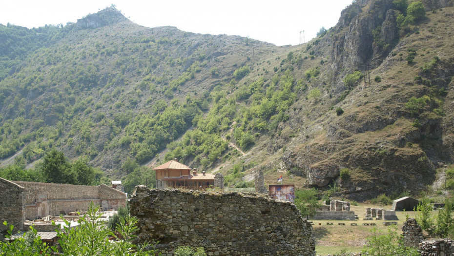 U manastiru Svetih Arhangela kod Prizrena počela 8. Svetoarhangelska letnja škola